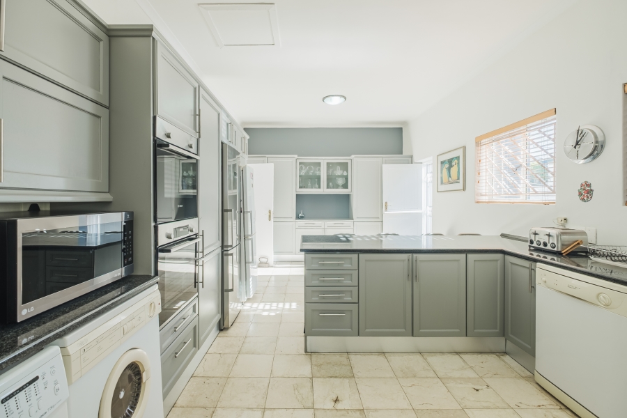 4 Bedroom Property for Sale in Fresnaye Western Cape